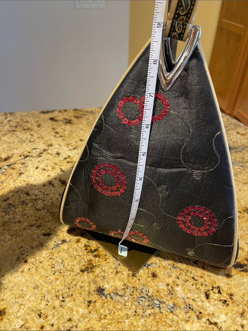 Black and Red Embroidered Triangle Accent Bag - Unbranded - Picture 9 of 9